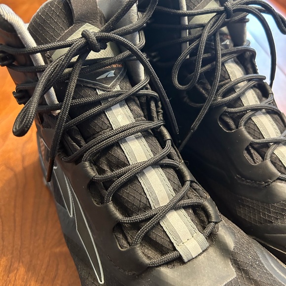 ALTRA Black Mid Sneaker ALL-WTHR Boots, 10.5 - Picture 10 of 10